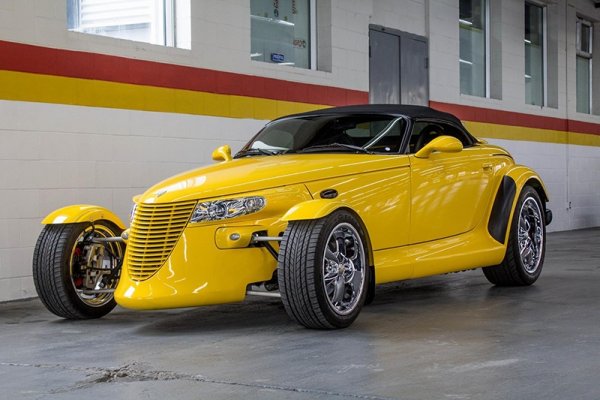 Plymouth е марка, родена от корпоративни прищявки. През 1928 г. Chrysler се пробва да навлезе в бюджетния сегмент на пазара, където доминират конкурентите Ford и Chevrolet. Така се появява Plymouth, чиито корени могат да бъдат проследени в марката Maxwell, придобита от Walter Chrysler в началото на 20-те г. През 1939 г. Chrysler представя кабриолета Plymouth Convertible, първият масов кабриолет с прибиращ се покрив, на Световния панаир в Ню Йорк. За 73 години под марката Plymouth излизат такива модели като Belmont (1953), Barracuda (1964), Road Runner (1968), Caravelle (1985) и Prowler (1998).